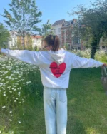 Le sweat à capuche Amore